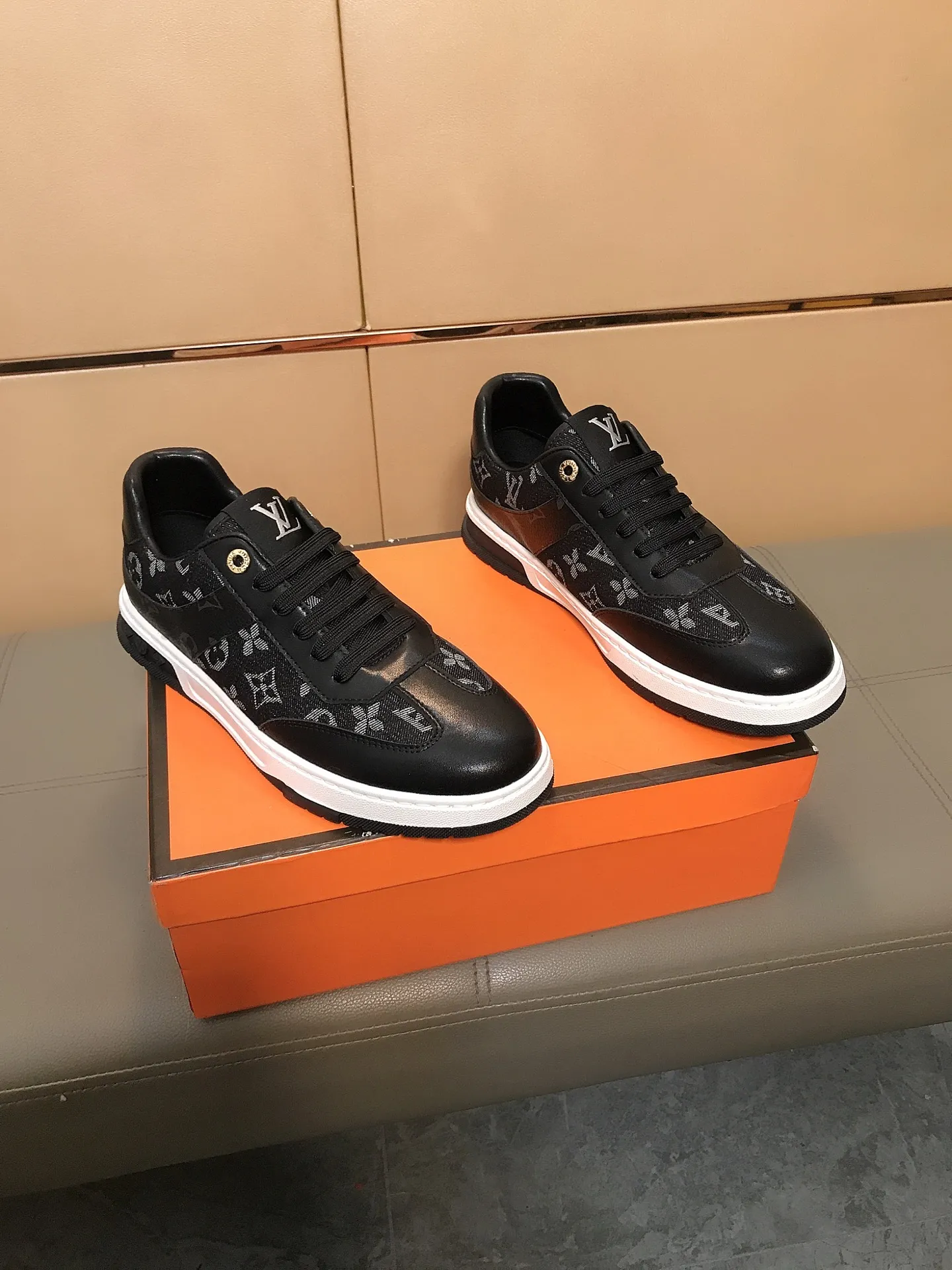 Factory price 400 💰👟👟Louis Vuitton LV ® 🆕New men's casual shoes, 🔛The upper is made of cowhide + brand printed leather splicing design, breathable lining + sheepskin feet, wear-resistant and non-slip outsole, a must-have for driving! Number: 38-44……
